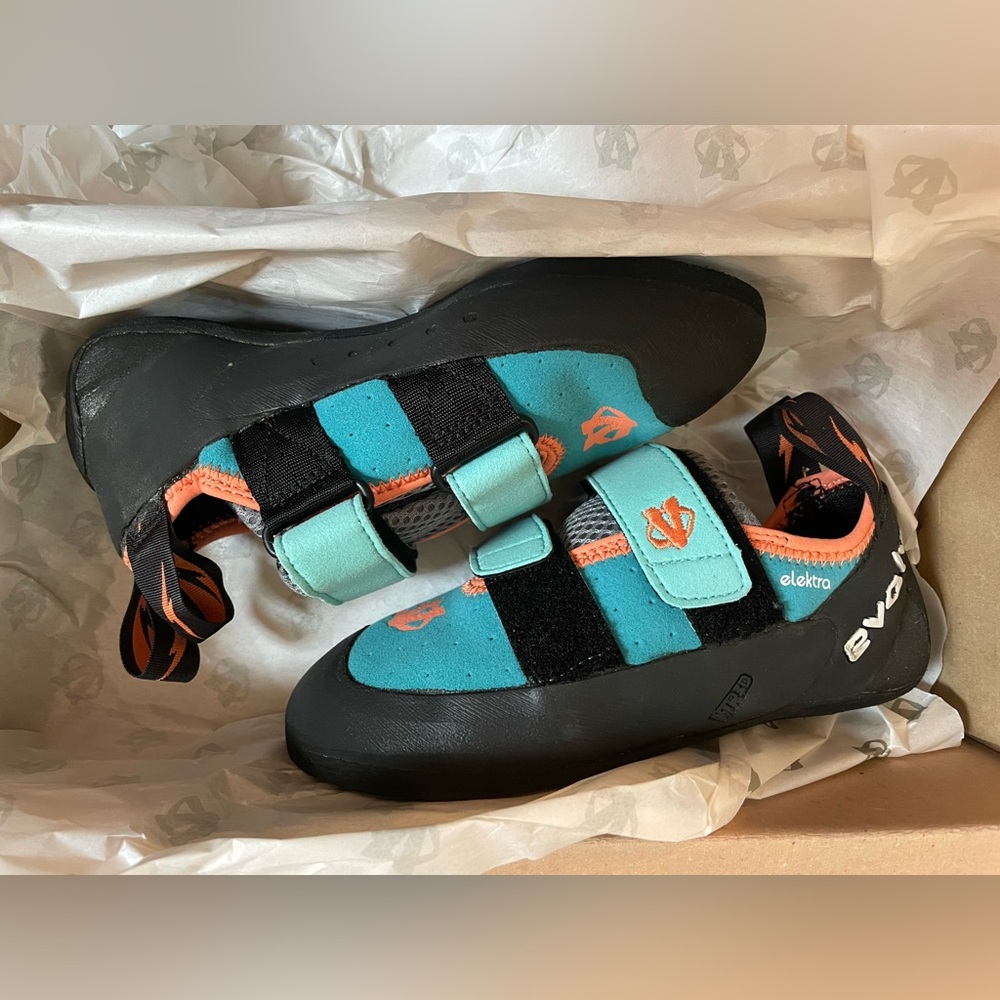 Evolv Women’s Climbing Shoes - Black and Blue
